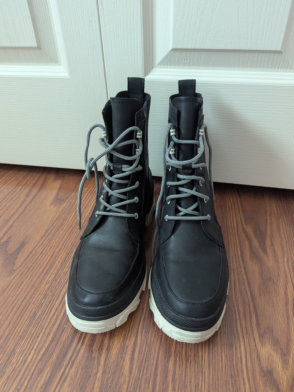 Sorel Black and White Women's Lace-Up Boots Size 9